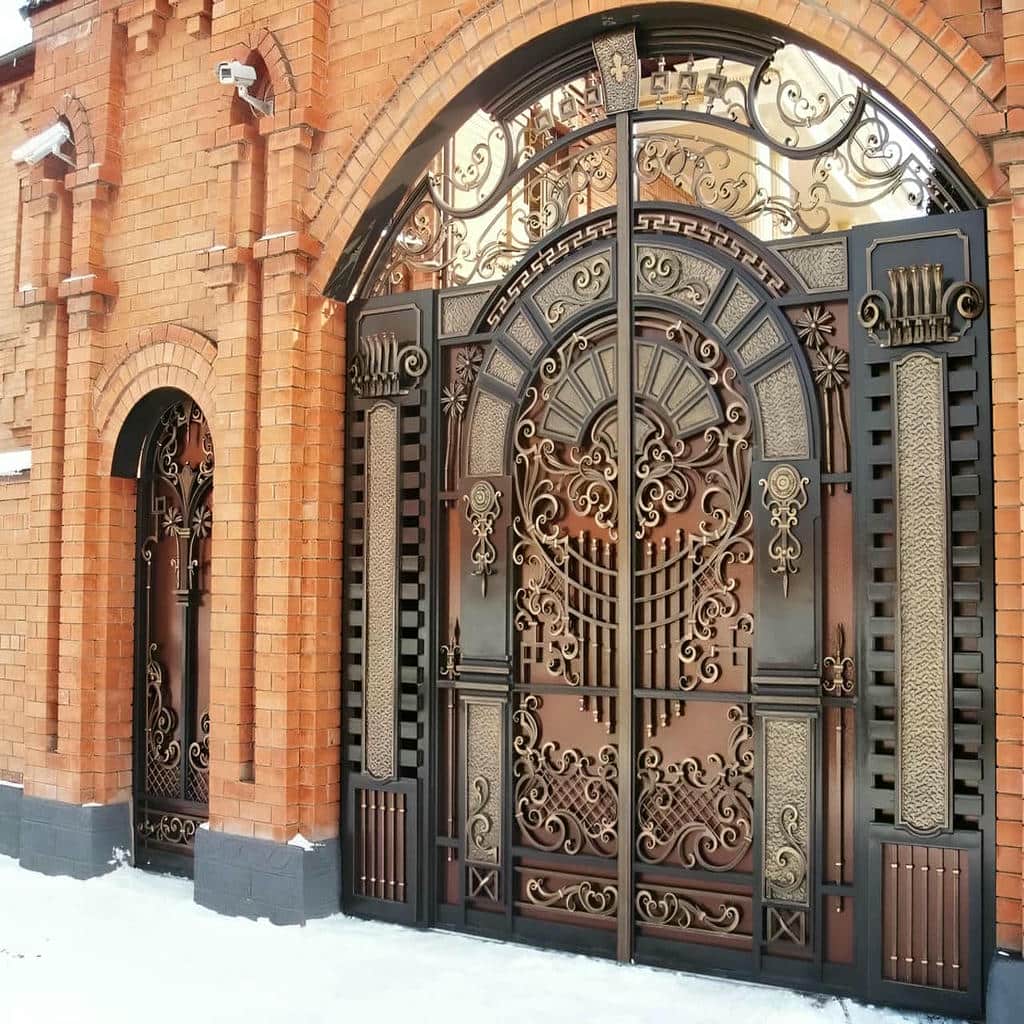 نصب درب حیاط فرفورژه نمای رومی تمام پوشیده در ساری نصب درب حیاط فرفورژه نمای رومی تمام پوشیده در ساری