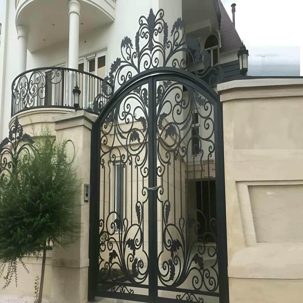 درب حیاط بزرگ پارکینگ فرفورژه برای ویلا در ساری درب حیاط بزرگ پارکینگ فرفورژه برای ویلا در ساری