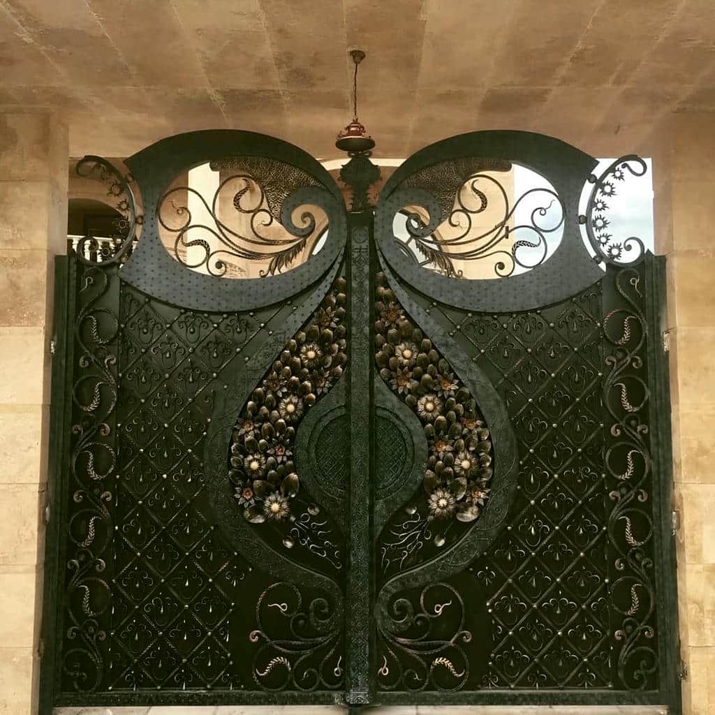 خدمات درب ویلایی قاب دار محوطه در ساری برای ورودی ویلا