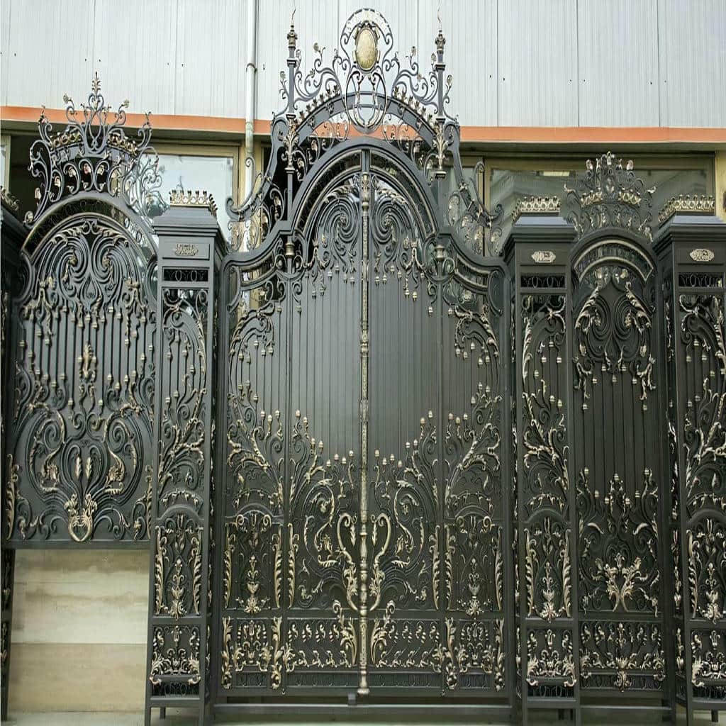 اجرای درب حصاری عمودی با حریم دید مناسب در ساری