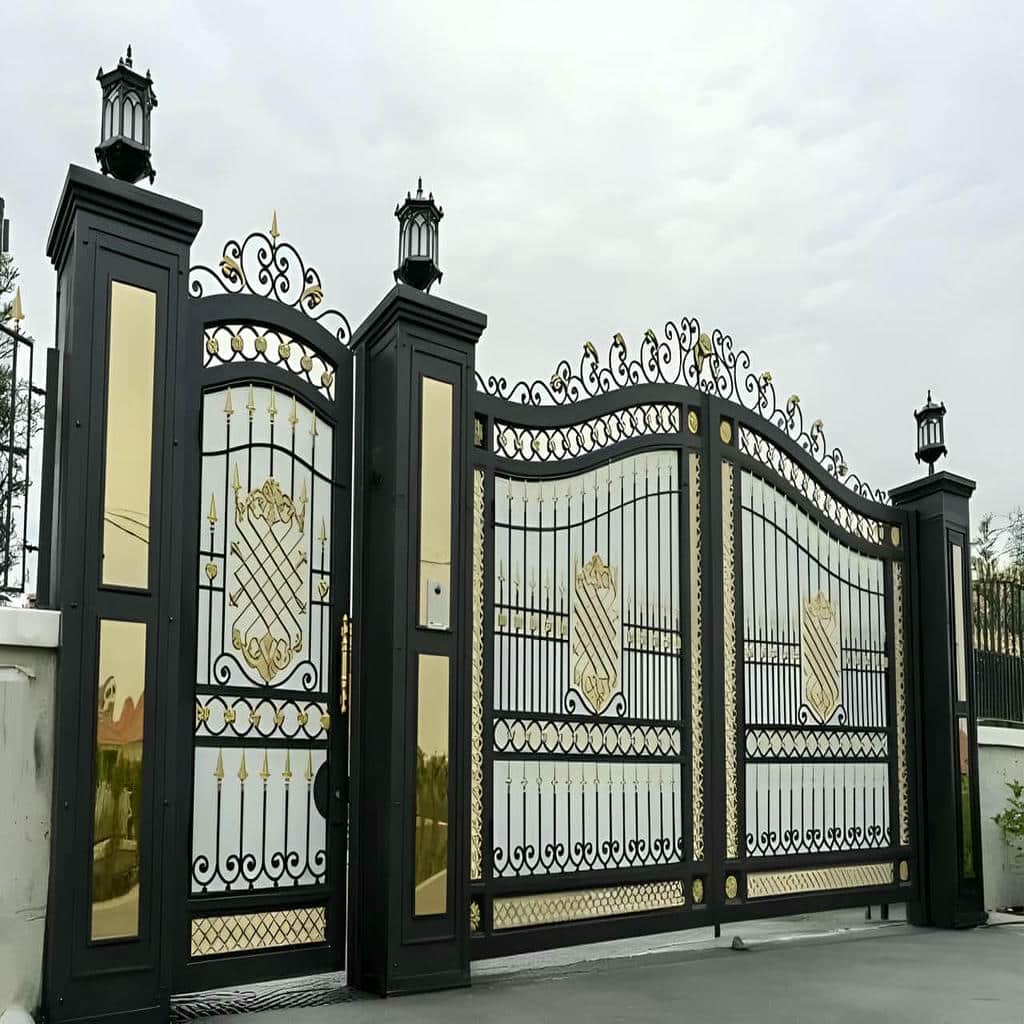 خرید درب حیاط نمای آجری مشکی مات در ساری