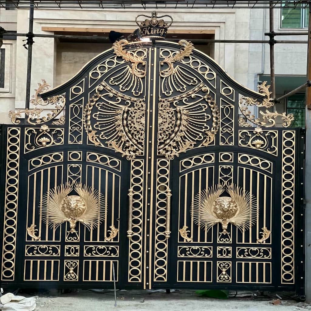 درب لولایی ستون دار نیمه پوشیده برای حیاط در ساری