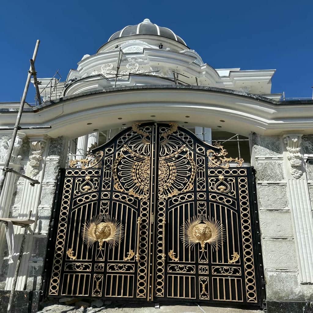 انتخاب درب پارکینگ مدرن پنل مشبک هندسی در ساری