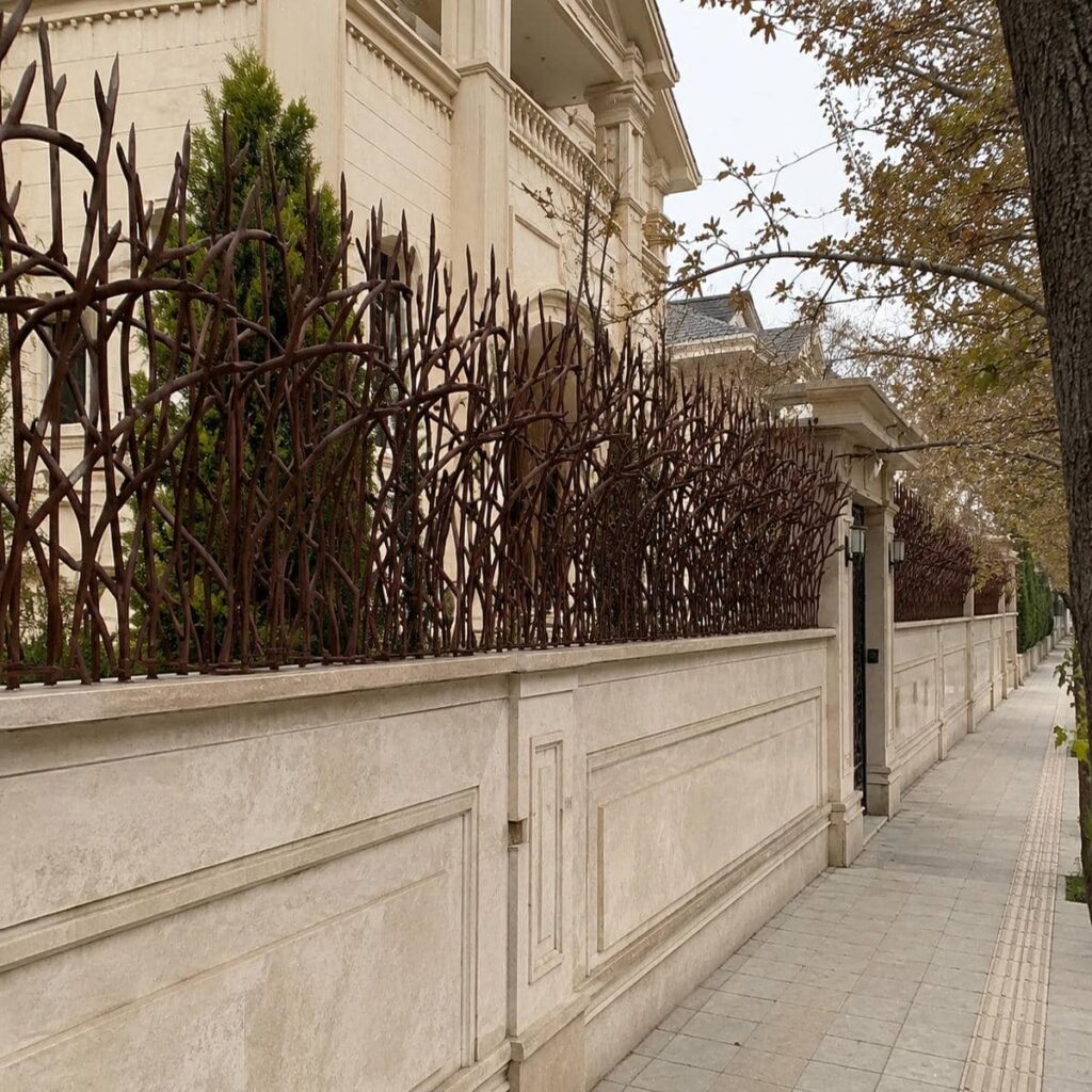 خرید حفاظ روی دیوار حیاط مسکونی با انتخاب نمونه مناسب در ساری خرید حفاظ روی دیوار حیاط مسکونی با انتخاب نمونه مناسب در ساری