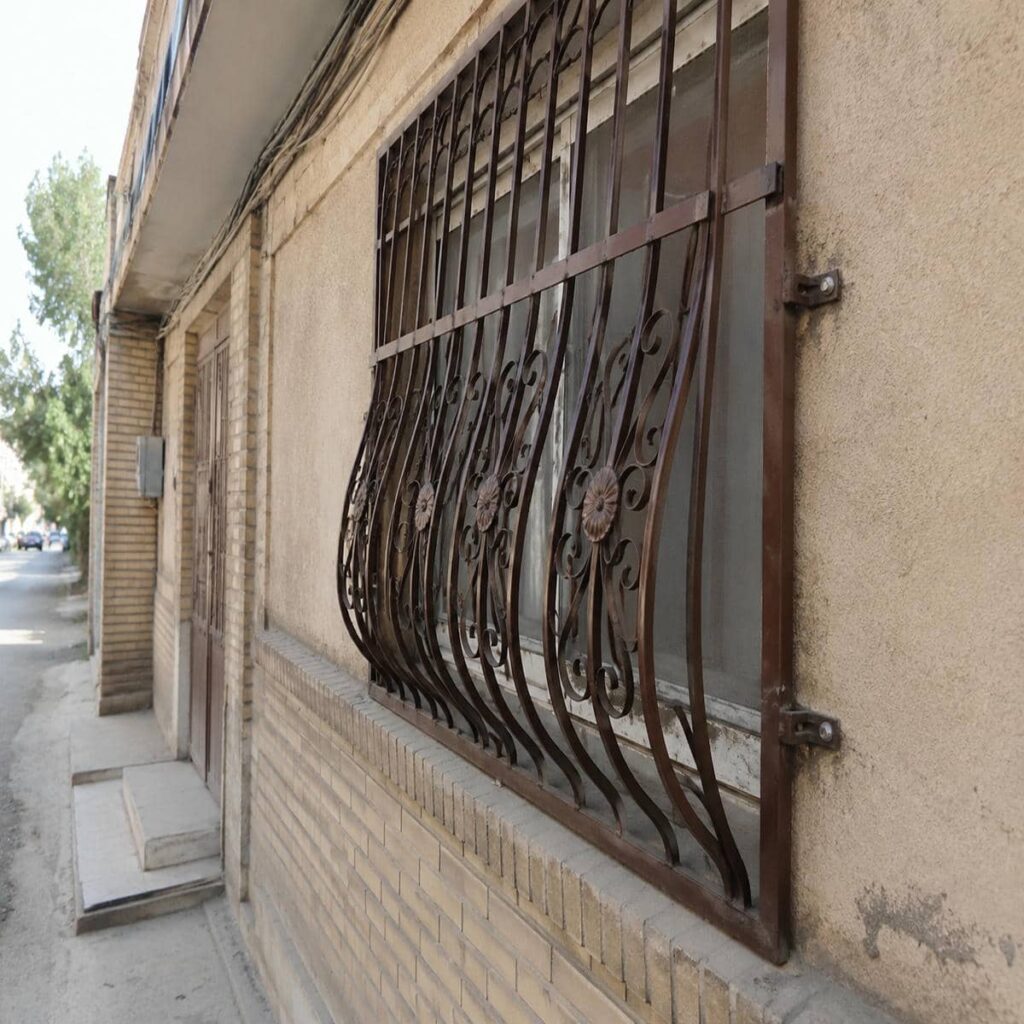 سفارش حفاظ پنجره پروفیلی قوطی آهنی با شبکه مستطیلی در ساری