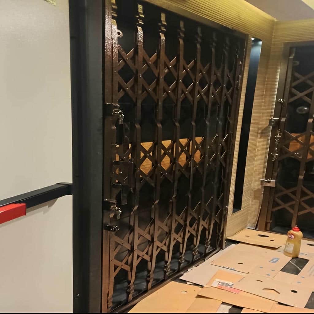 گارد آکاردئونی مشکی ساری گارد آکاردئونی مشکی ساری