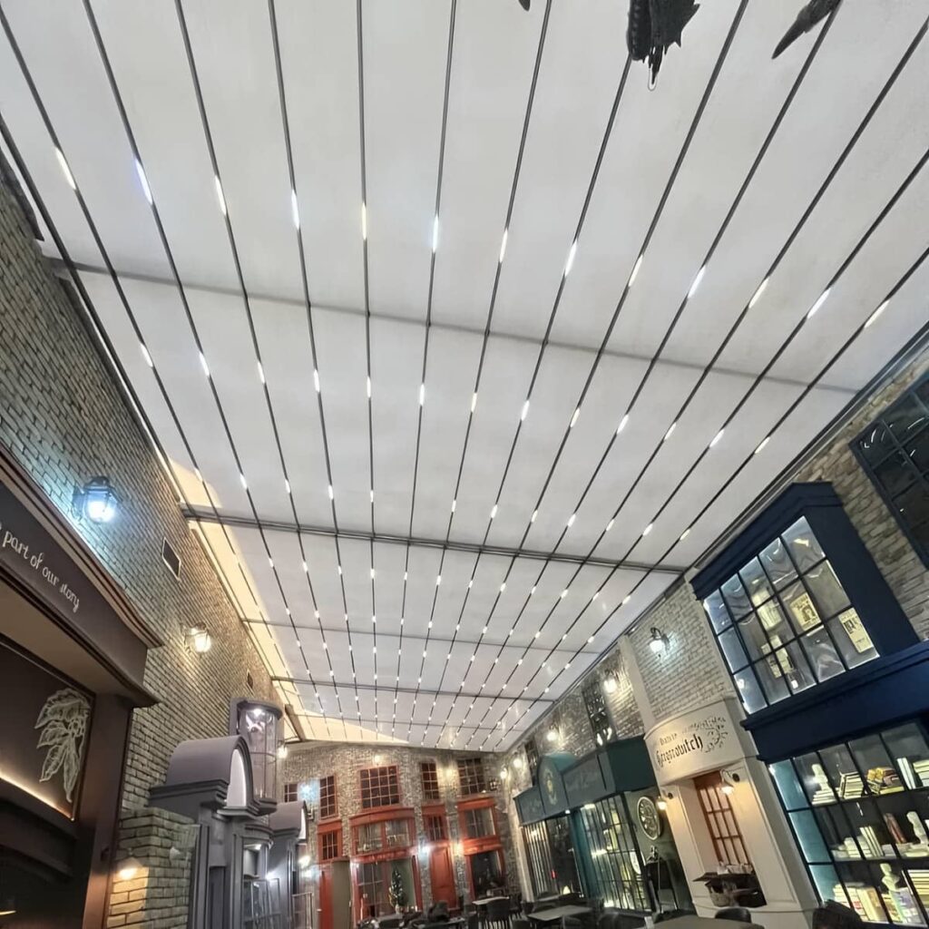 سقف متحرک پارچه ای ساری اجرای محوطه تجاری
