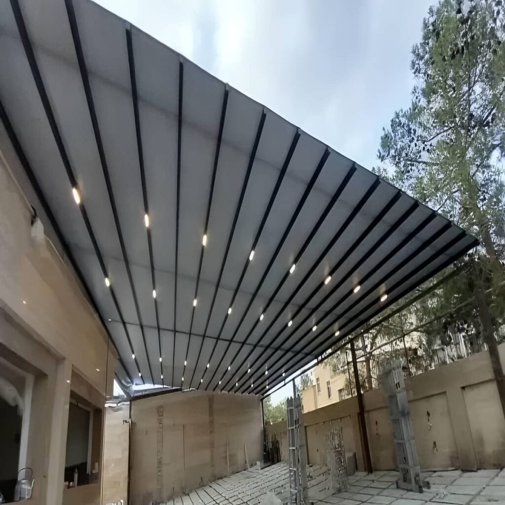 سایبان بازویی با ساختار متحرک