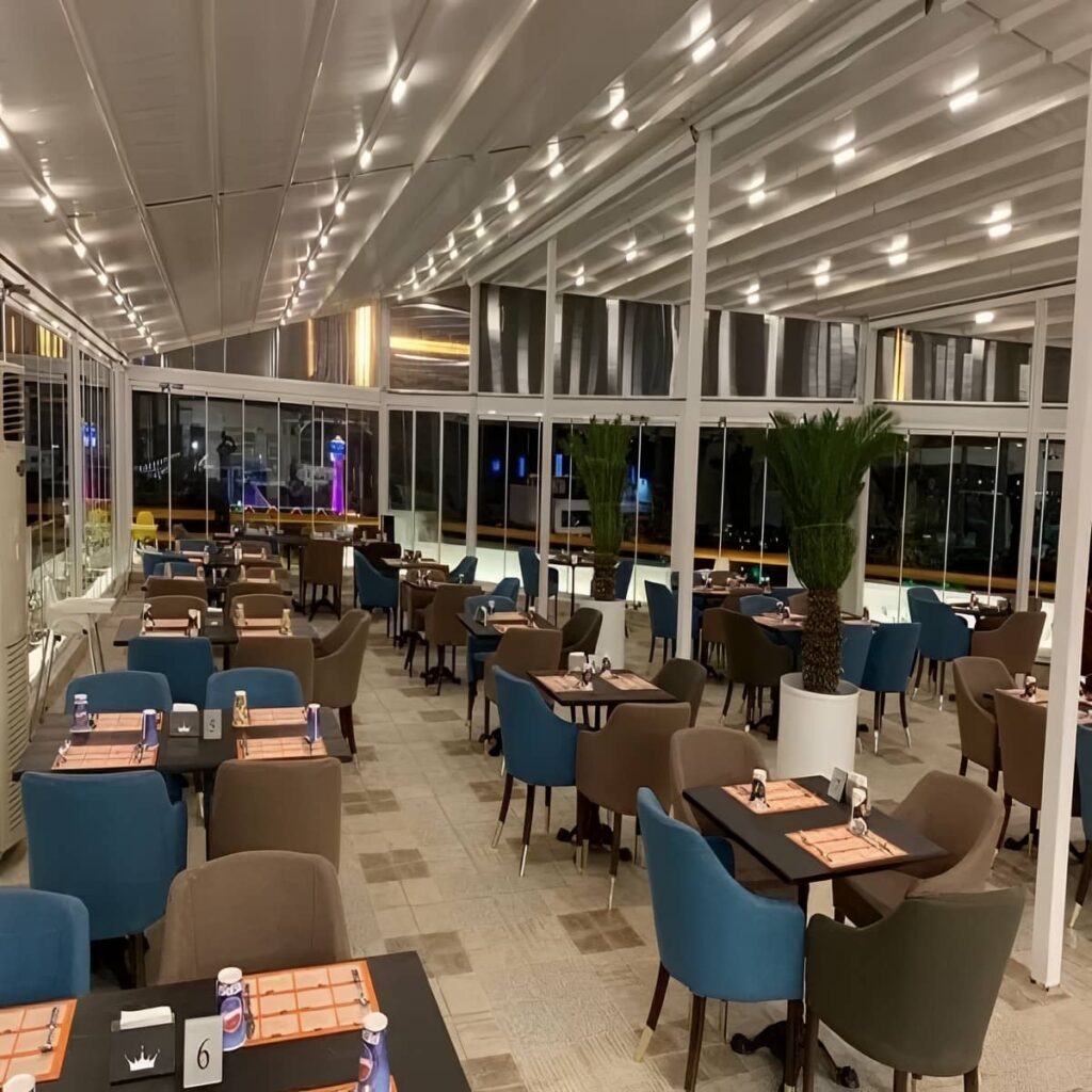 سقف متحرک پارچه ای نمای فرفورژه