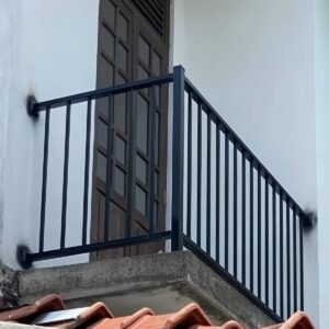 نرده پله کلاسیک ساری طراحی چوبی