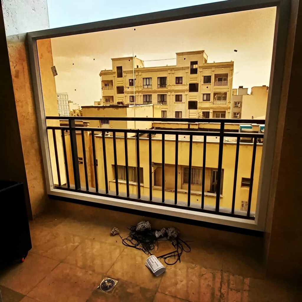 نرده راه پله چوبی ساری کنار نمای داخلی نرده راه پله چوبی ساری کنار نمای داخلی