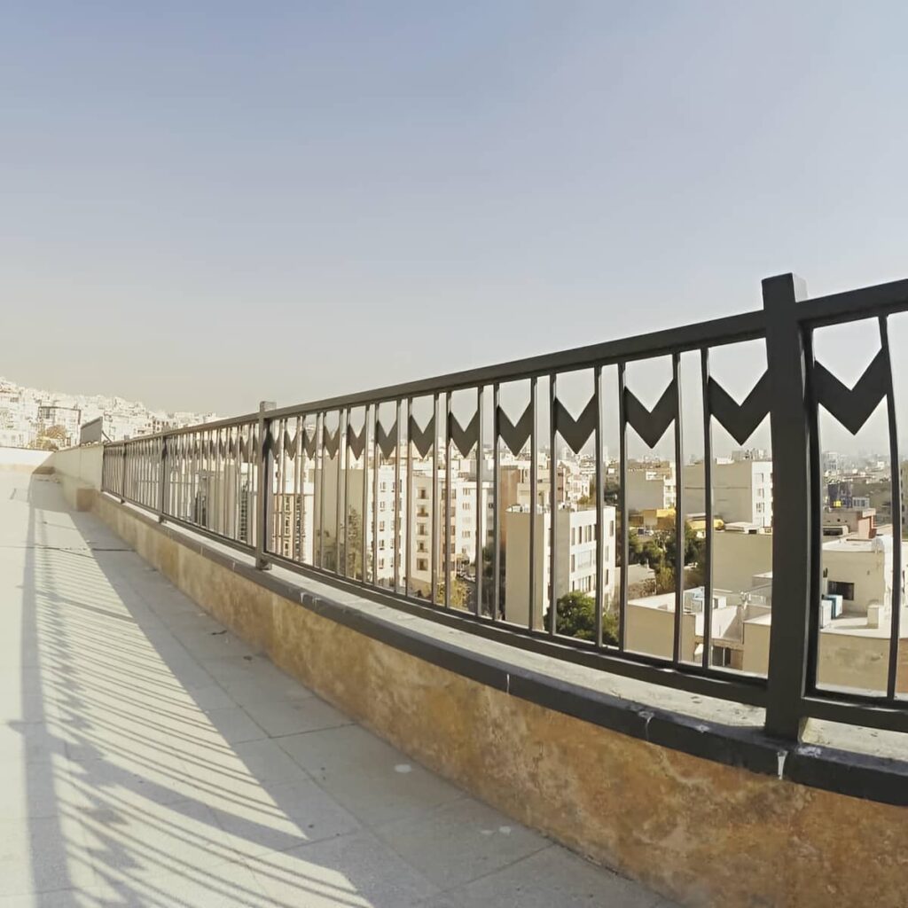 نرده تراس ساختمان ساری