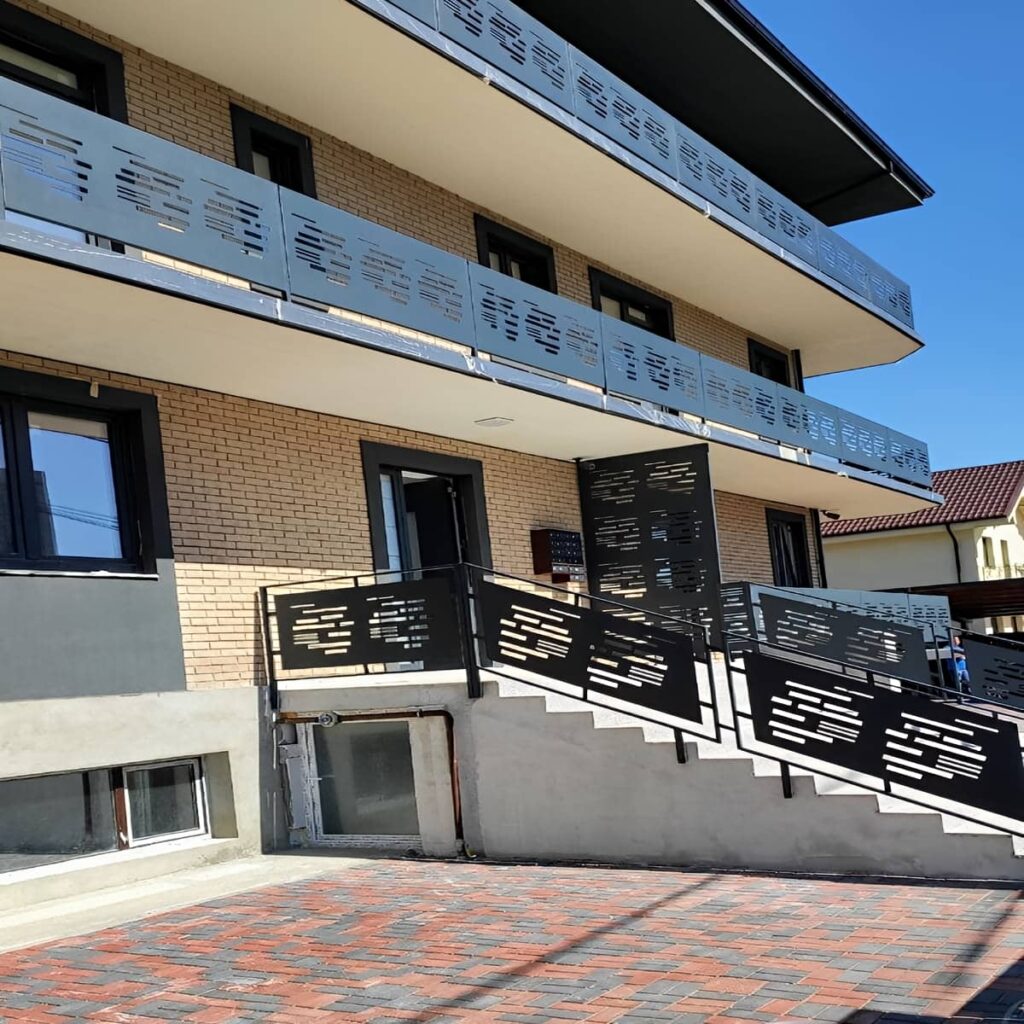نرده دوبلکس ساختمان دوبلکس سفید نرده دوبلکس ساختمان دوبلکس سفید