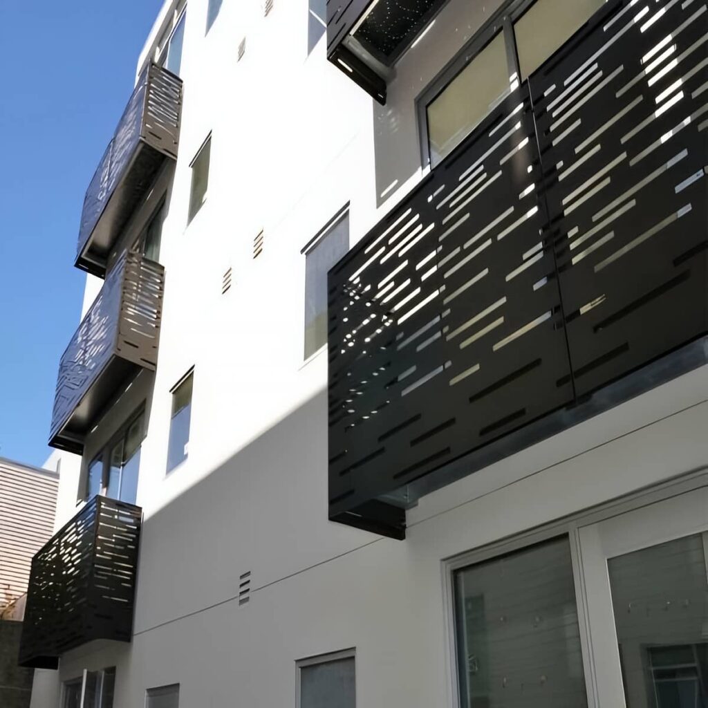 نرده تراس شیک ساری با طراحی سفارشی