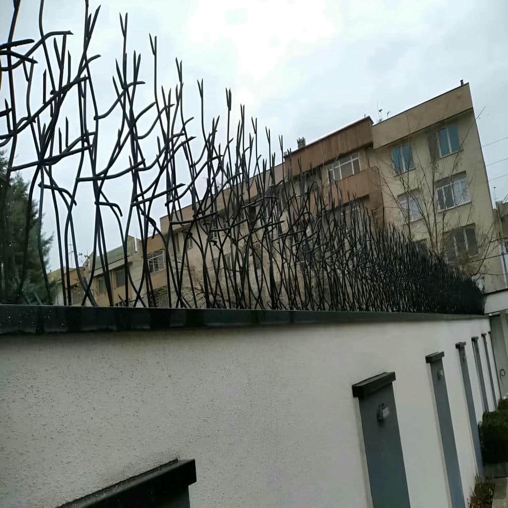 نرده حفاظ دیوار ساری با طراحی سرنیزه ای نرده حفاظ دیوار ساری با طراحی سرنیزه ای