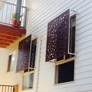 حفاظ پنجره آهنی ساری با طرح فرفورژه