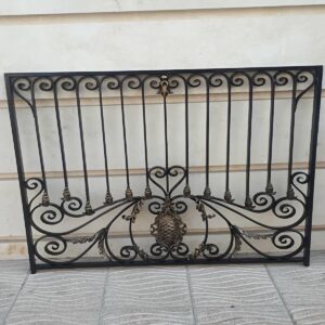 حفاظ پنجره فرفورژه ساری با طرح فلزی ظریف