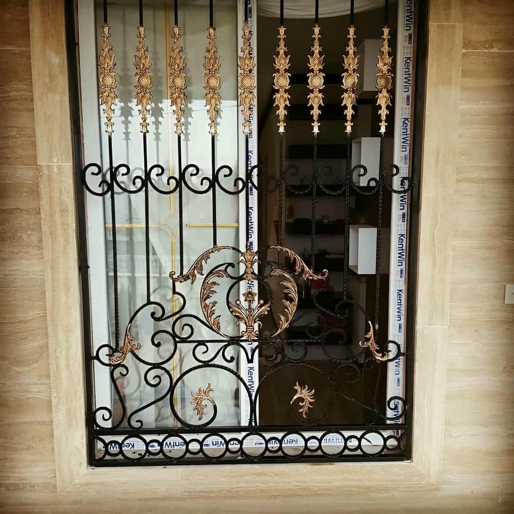 نرده پنجره فرفورژه ساری طرح منحنی