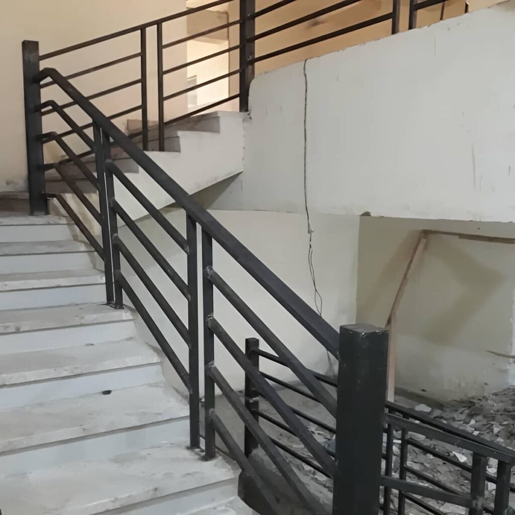 حفاظ تراس ساری با طراحی مرتب حفاظ تراس ساری با طراحی مرتب