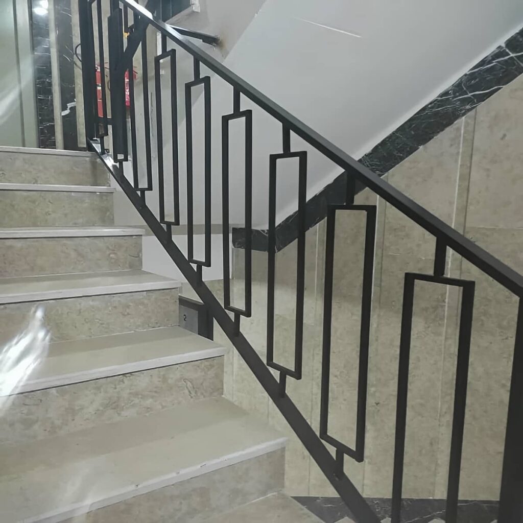 حفاظ تراس فلزی کلاسیک
