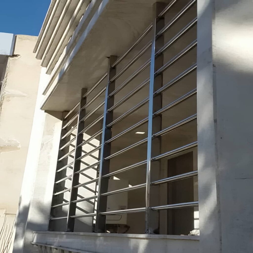 هندریل راه پله مدرن ساری با فرم ساده