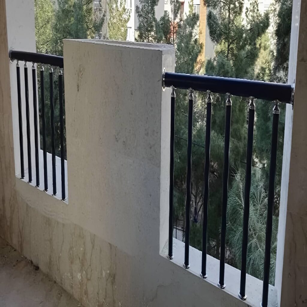 نرده بالکن سفارشی ساری با رنگ هماهنگ نرده بالکن سفارشی ساری با رنگ هماهنگ