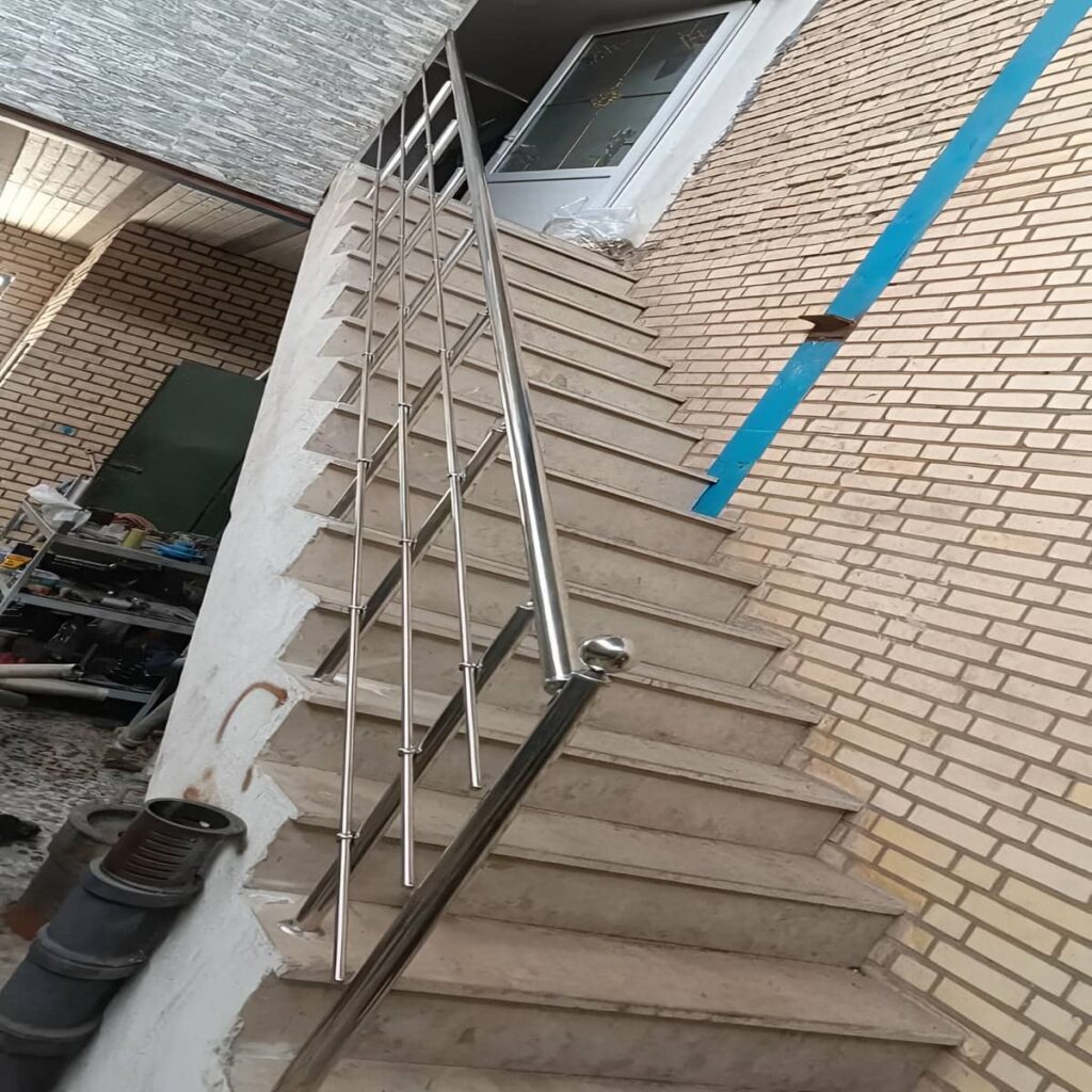 نرده استیل راه پله ساری کنار پله داخلی نرده استیل راه پله ساری کنار پله داخلی