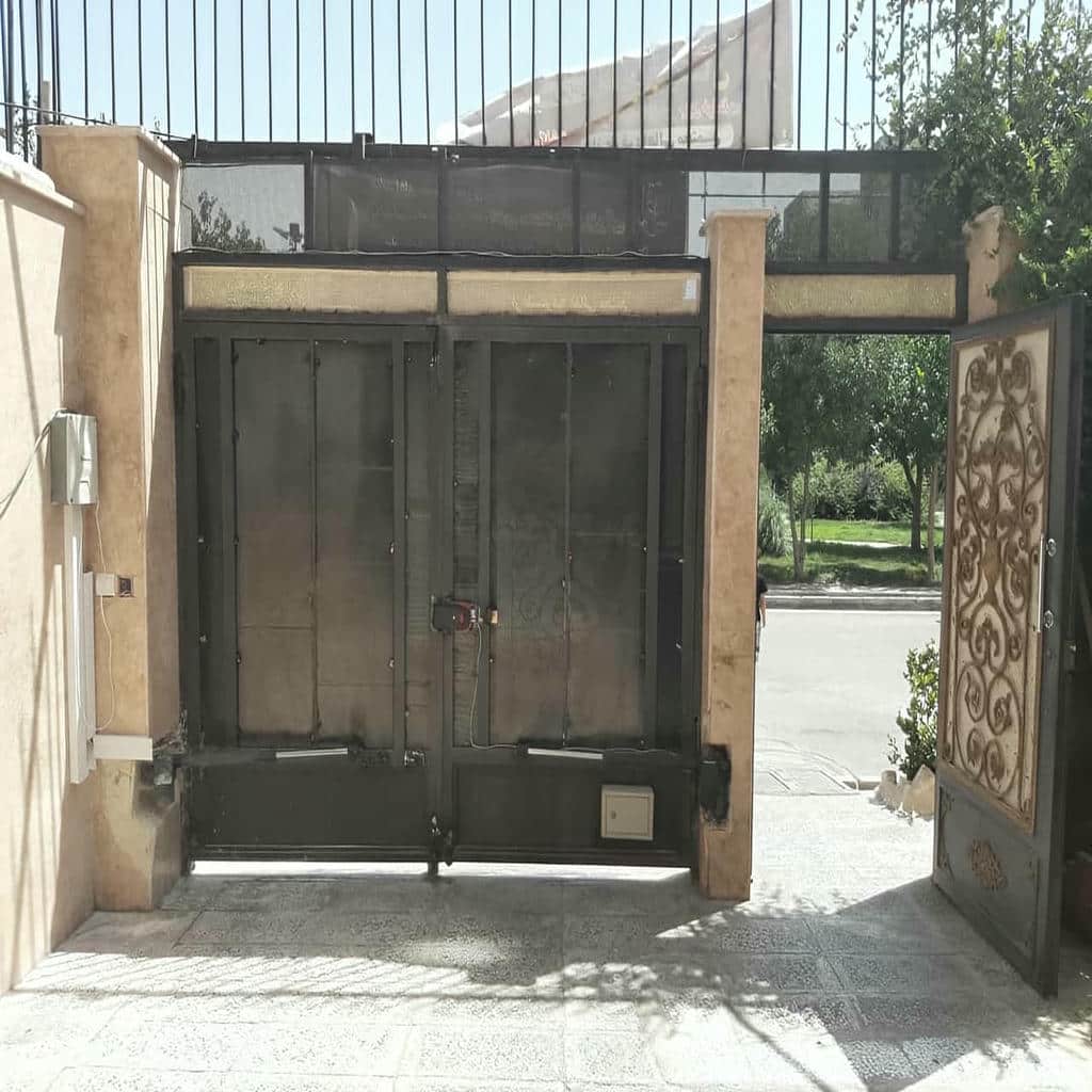 جک درب حیاط بازویی ساری با ورودی سفارشی