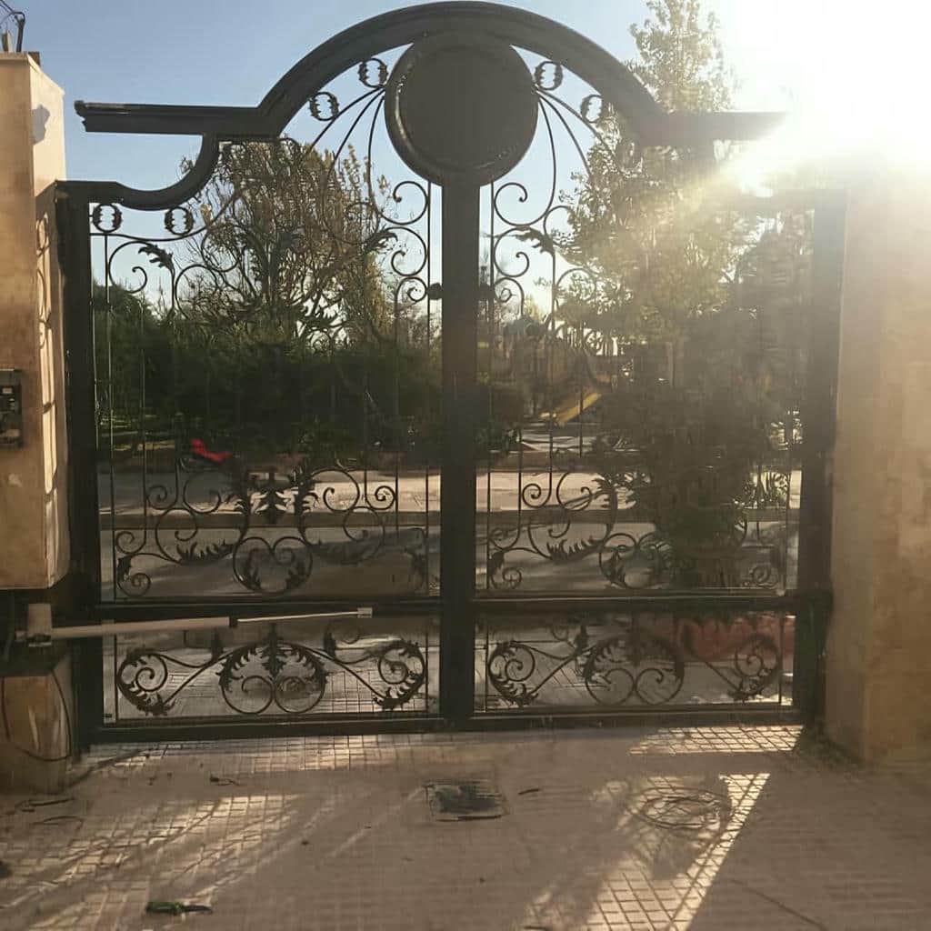جک پارکینگی ریلی ساری در فضای مسکونی