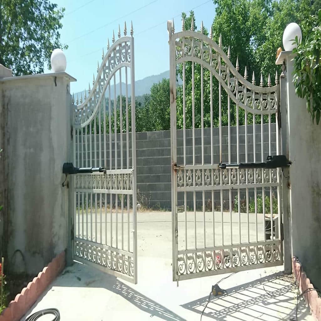 جک دو لنگه ساری ورودی ساختمان قدیمی