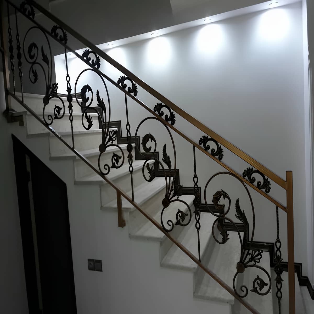 نرده فرفورژه بالکن فلزی ساری با طرح کلاسیک