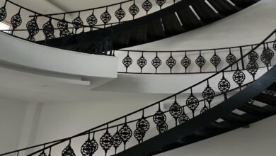 نرده فرفورژه راه پله ساری با طرح کلاسیک فلزی