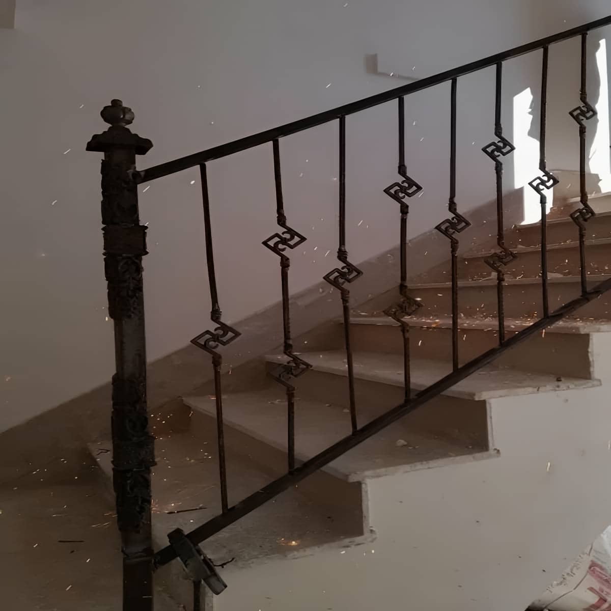 نرده بالکن آپارتمان فرفورژه ساری
