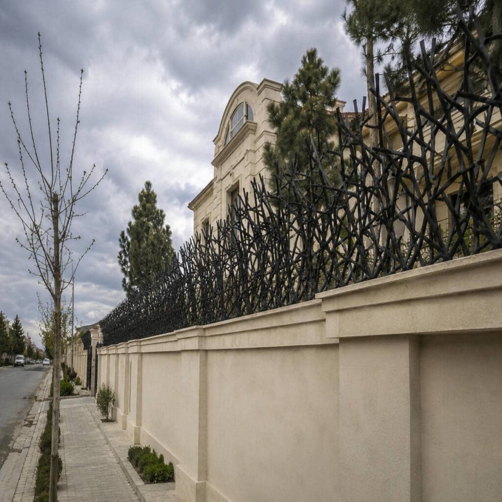 حفاظ روی دیوار شاخ گوزنی نمای ساختمان