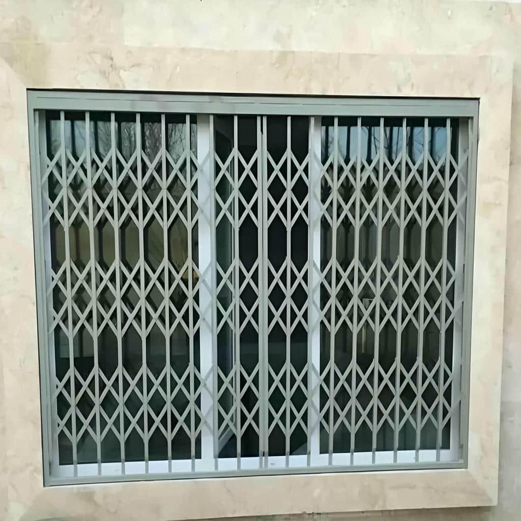 نرده پنجره فرفورژه ساری نمای کلاسیک