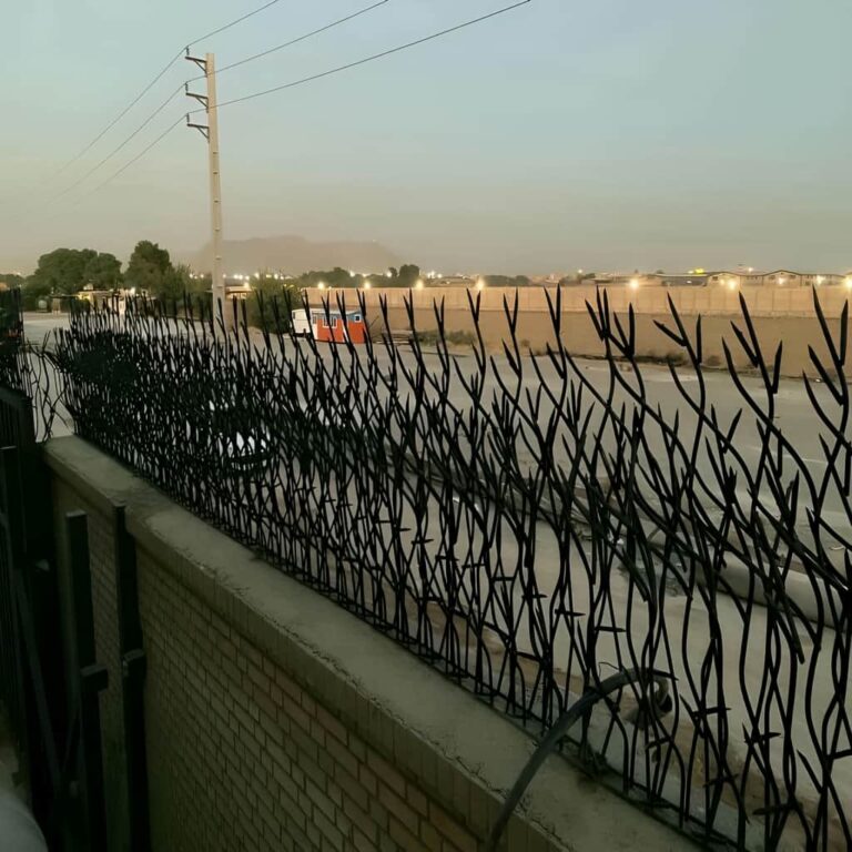 حفاظ بوته ای فلزی ساری با نمای بازسازی شده
